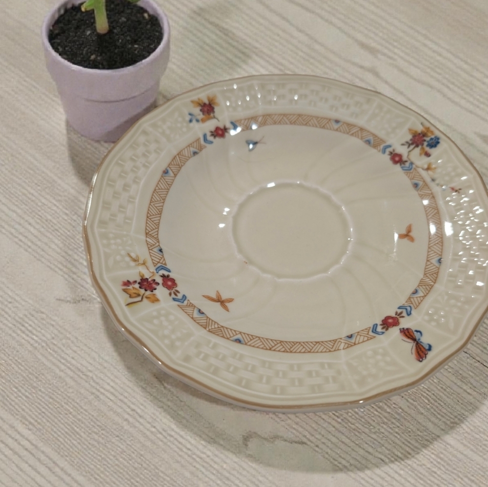 Mikasa Cream and Multicolor Dinner Plate